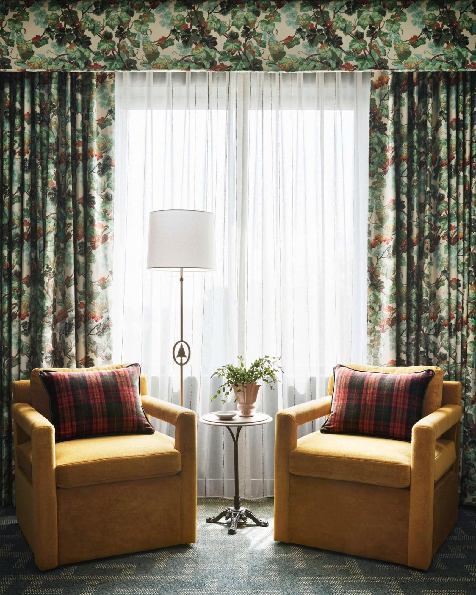 Graduate King Room with City View
